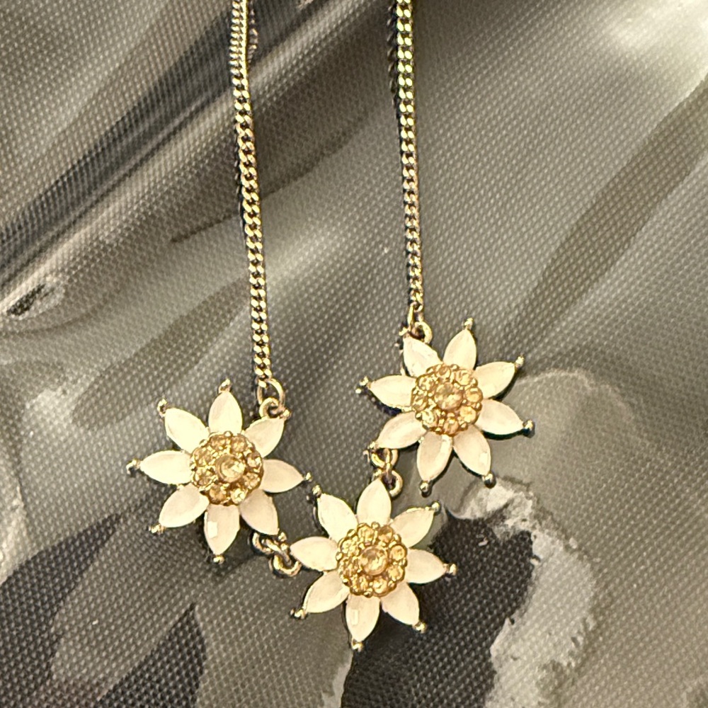Elegant Gold and White Floral Necklace